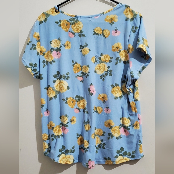 Blue floral top plus size - Picture 3 of 5